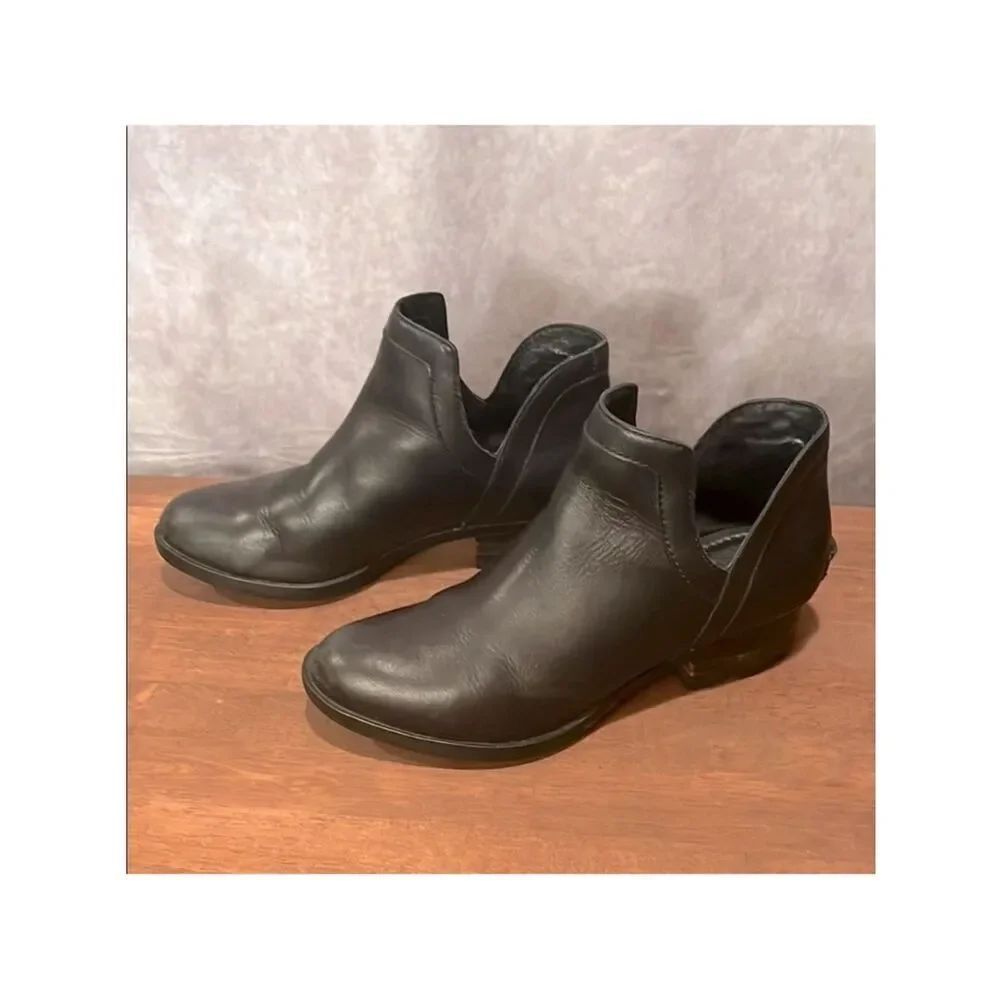 Sorel slip on ankle Chelsea boot black nubuck leather size 7